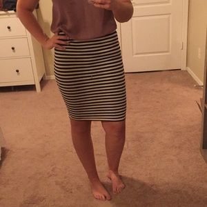 Black & white horizontal striped pencil skirt